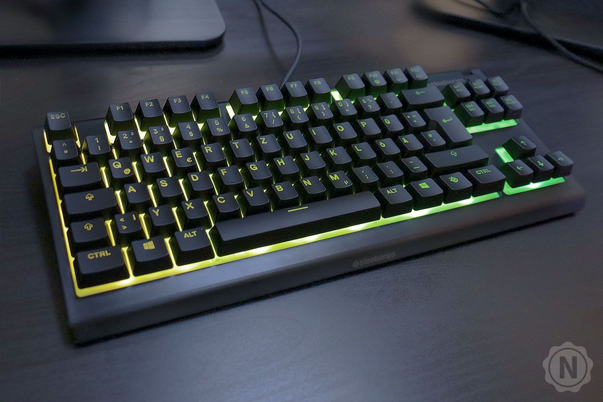 tastatur auf schreibtisch mit backlight
