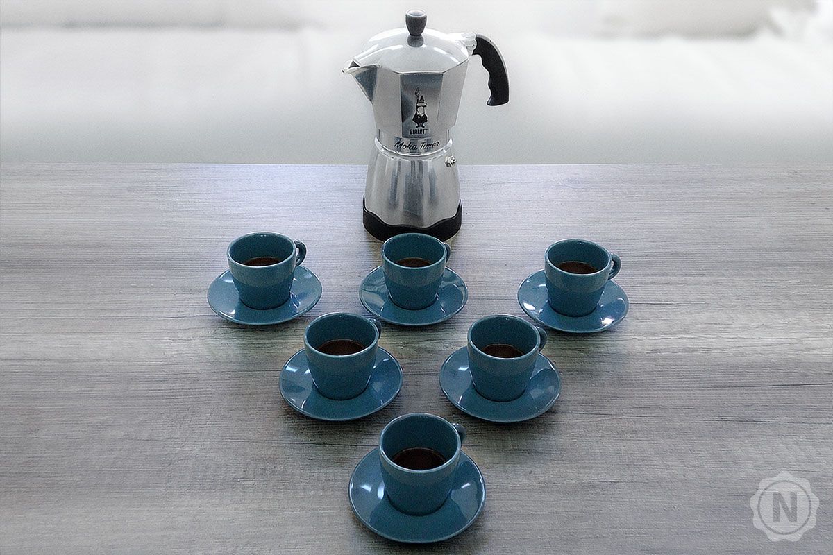 Bialetti Moka Timer Espresso in Tassen