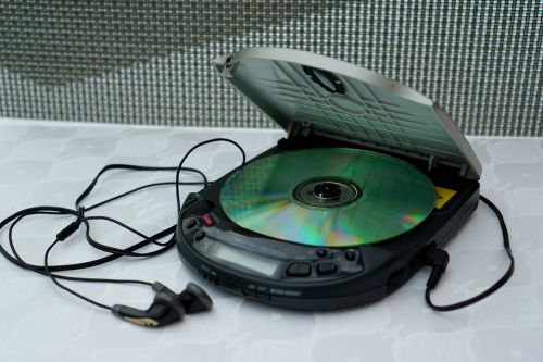 Discman mit eingelegter CD