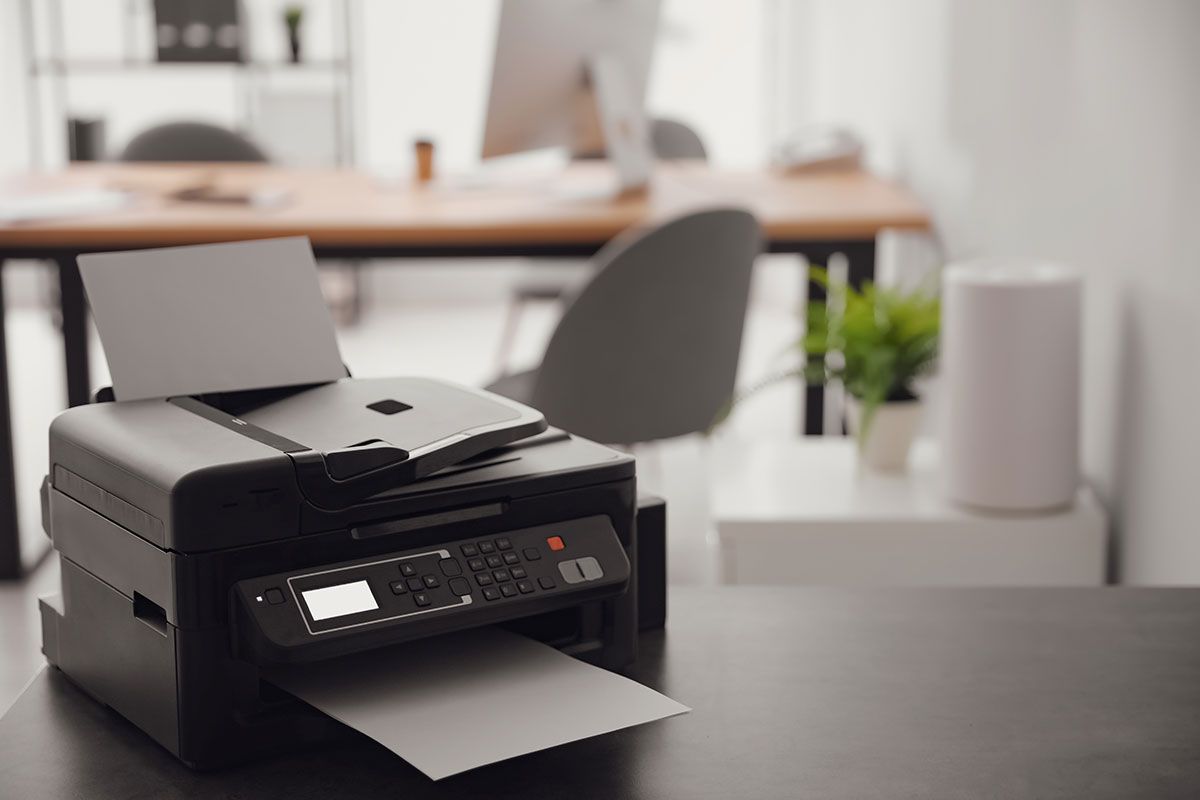 Schwarz-Weiß-Laserdrucker im Büro