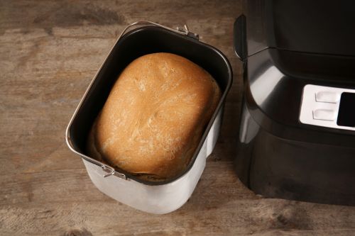 Brot in Backbehälter