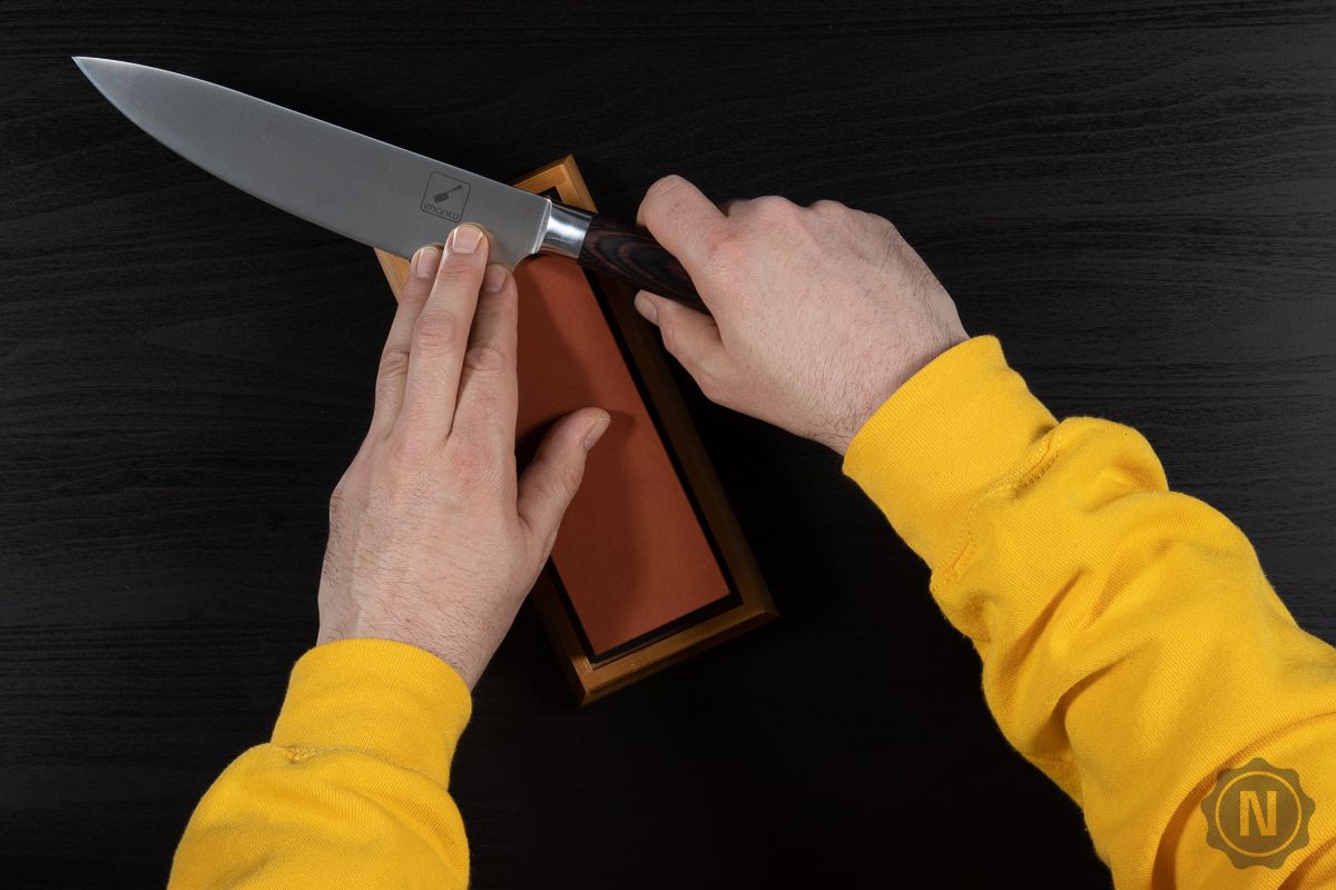 Messer auf Schleifstein